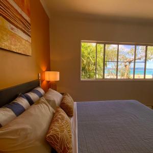 a bedroom with a bed and a window at Garreembee 1770 House in Seventeen Seventy