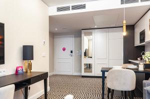 Kuchyňa alebo kuchynka v ubytovaní VacationClub - Baltic Park Fort Apartament G.205