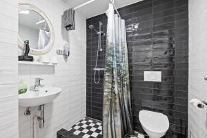 Koupelna v ubytování Acco Guesthouse
