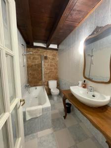 Łazienka w obiekcie Casa Rural Zirimiri en Herreros, Soria