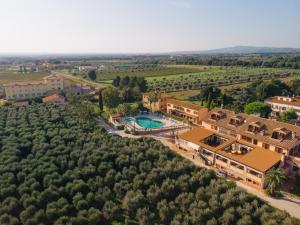 an aerial view of a villa with a resort at Agrihotel Elisabetta in Marina di Cecina