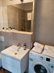 Łazienka w obiekcie OnHoliday Apartamenty ze strefą Relax & Fun, ul Lwowska 12