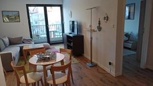 Kuchnia lub aneks kuchenny w obiekcie OnHoliday Apartamenty ze strefą Relax & Fun, ul Lwowska 12