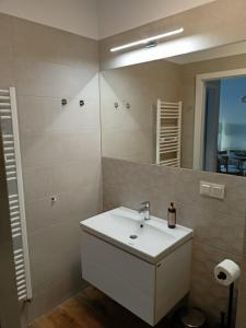 Łazienka w obiekcie OnHoliday Apartamenty ze strefą Relax & Fun, ul Lwowska 12