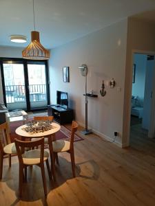 Kuchnia lub aneks kuchenny w obiekcie OnHoliday Apartamenty ze strefą Relax & Fun, ul Lwowska 12