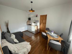 a living room with a couch and a table at Apartament Naglaka in Ząb