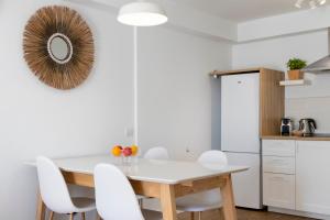 Kuchyň nebo kuchyňský kout v ubytování Flower Beach Suite 15