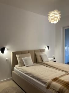 Postel nebo postele na pokoji v ubytování Apartamenty Na Tatarskiej 4A