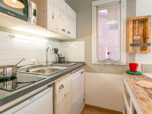 A cozinha ou kitchenette de Appartement Val-d'Isère, 3 pièces, 6 personnes - FR-1-694-19