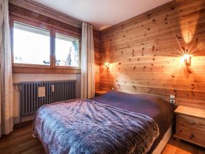 Giường trong phòng chung tại Appartement Val-d'Isère, 3 pièces, 5 personnes - FR-1-694-217
