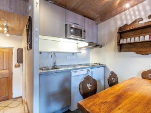 Cucina o angolo cottura di Appartement Val-d'Isère, 3 pièces, 5 personnes - FR-1-694-293