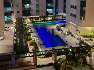 Swimmingpoolen hos eller tæt på Open Door Apartamento com vista para o Mar