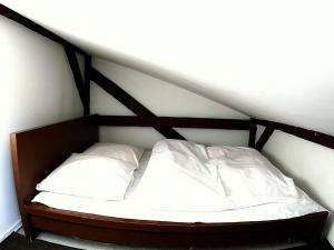 Cama o camas de una habitación en Skałka Krakow Apartments
