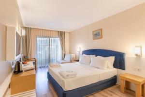 Postel nebo postele na pokoji v ubytování L'ancora Beach Hotel