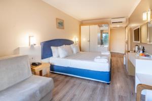 Postel nebo postele na pokoji v ubytování L'ancora Beach Hotel