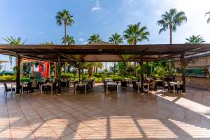 Restaurace v ubytování L'ancora Beach Hotel