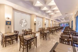 Restaurace v ubytování L'ancora Beach Hotel
