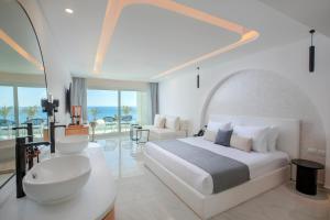 White Hills Resort客房内的一张或多张床位