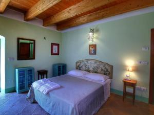 A bed or beds in a room at Holiday Home in Assisi near Monte Subasio Még 32 kép