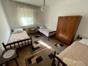 Кровать или кровати в номере Vidikovac Vrnjačka Banja