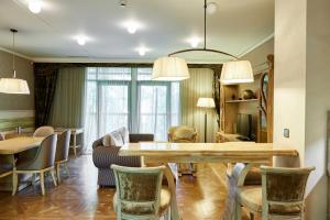 Posezení v ubytování Grand SPA Lietuva Serviced Apartments Dzūkija