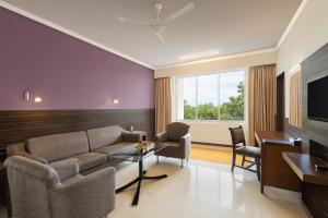 TV a/nebo společenská místnost v ubytování Sangam Hotel, Thanjavur