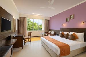 Postel nebo postele na pokoji v ubytování Sangam Hotel, Thanjavur