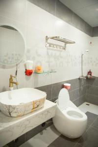 Koupelna v ubytování Duy Thanh hotel + 37 fotografií