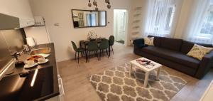 Posedenie v ubytovaní CS14 Gold Apartment