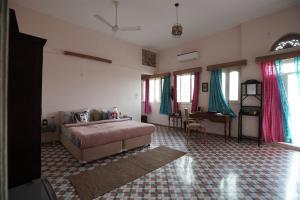 a bedroom with a bed and a desk in it at Kol Pol Mohalla Boutique Stay in Udaipur