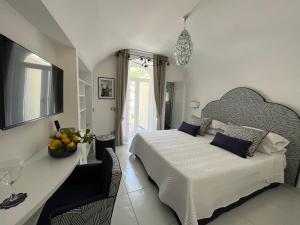 Postel nebo postele na pokoji v ubytování Milky Suites Positano