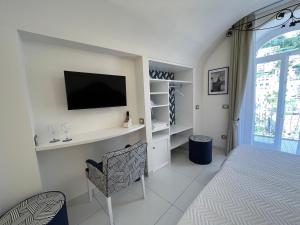 TV a/nebo společenská místnost v ubytování Milky Suites Positano