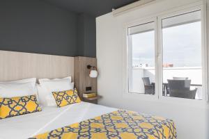 A bed or beds in a room at Apartamentos Las Torres