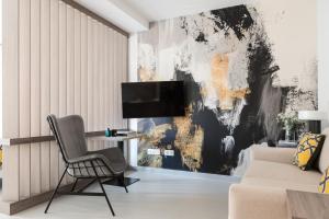 A television and/or entertainment centre at Apartamentos Las Torres
