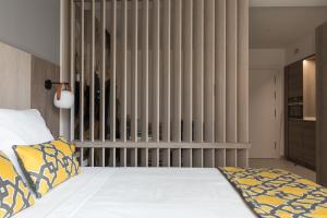 A bed or beds in a room at Apartamentos Las Torres