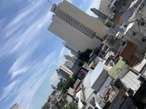 eine Gruppe hoher Gebäude in einer Stadt in der Unterkunft GORRITI VIEW in Partido Lomas de Zamora