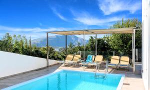 Bazén v ubytovaní Cretan Sunset Villa Heated Pool alebo v jeho blízkosti