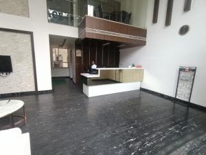 Televiisor ja/või meelelahutuskeskus majutusasutuses Yuvraj Palace Inn