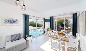 Bazén v ubytovaní Cretan Sunset Villa Heated Pool alebo v jeho blízkosti