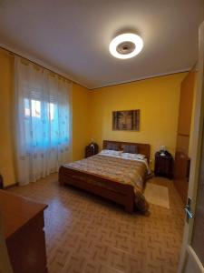 a bedroom with a bed in a yellow room at IL TORRINO in Golasecca