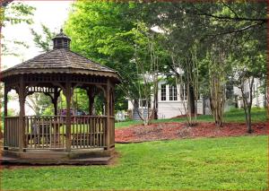 Ein Garten an der Unterkunft Franklin Terrace Bed and Breakfast