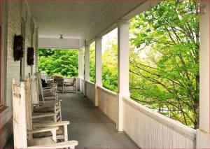 Ein Balkon oder eine Terrasse in der Unterkunft Franklin Terrace Bed and Breakfast