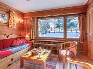 a living room with a couch and a table at Appartement Val-d'Isère, 3 pièces, 8 personnes - FR-1-694-122 in Val-d'Isère