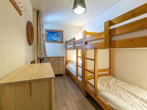 Кровать или кровати в номере Appartement lumineux et confortable avec wifi à Val-d'Isère - FR-1-694-129
