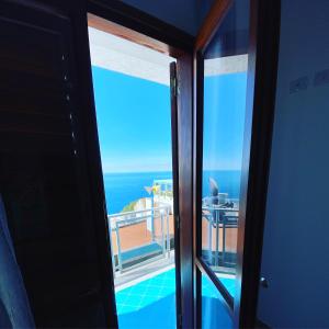 A general sea view or a sea view taken from Az apartmant