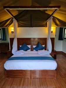 Katil atau katil-katil dalam bilik di Ol Muteita Lodge
