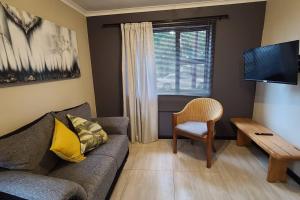 Χώρος καθιστικού στο Cozy Modern Private Apartment