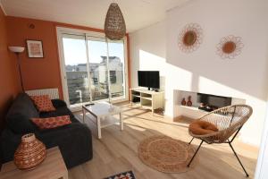 Televízia a/alebo spoločenská miestnosť v ubytovaní La Jetée Appartement Vue Mer