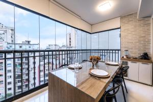 a dining room with a view of a city at Rosemari's Apartments Sao Joao in Sao Paulo