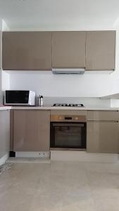 a kitchen with a stove and a microwave at Luxury Studio Princess in Casablanca